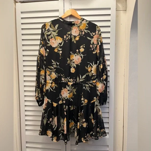 Vici Dress - Picture 2 of 14